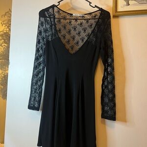 Kimchi Blue Black Lace-Sleeve V-Neck Long Sleeve Dress